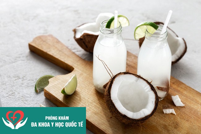 Huyết áp cao uống nước dừa được không